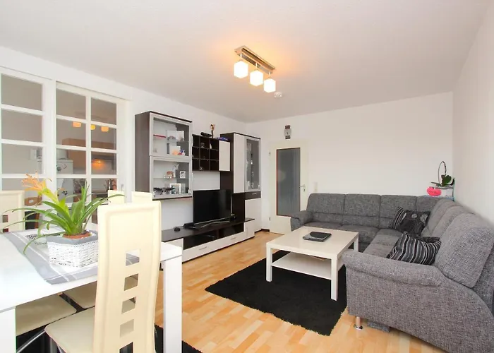 Profair Near Fairgrounds- Entrance Sud *