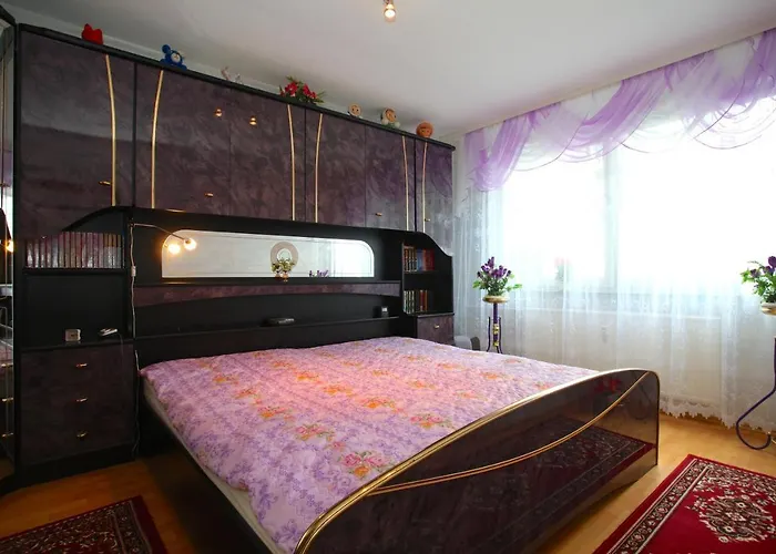 Apartment Profair Near Fairgrounds- Entrance Sud